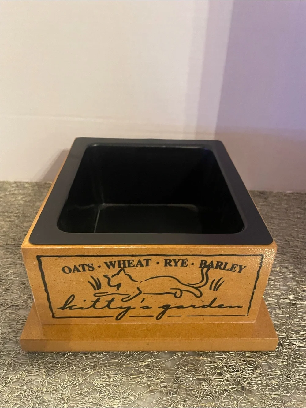 Pioneer Pet Kitty Garden Cat Grass Planter Wooden Box #3844 Excellent Condition)